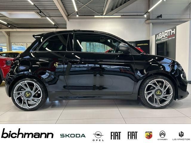 Neu Abarth 500e Turismo 114 kW (155 PS) 2025 Schwarz Kleinwagen