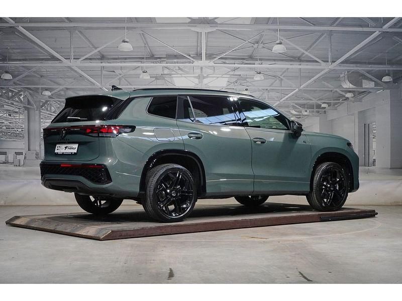 Neu VW Tayron Style 204 PS (150 kW) 2025 Cipressinogrün metallic SUV