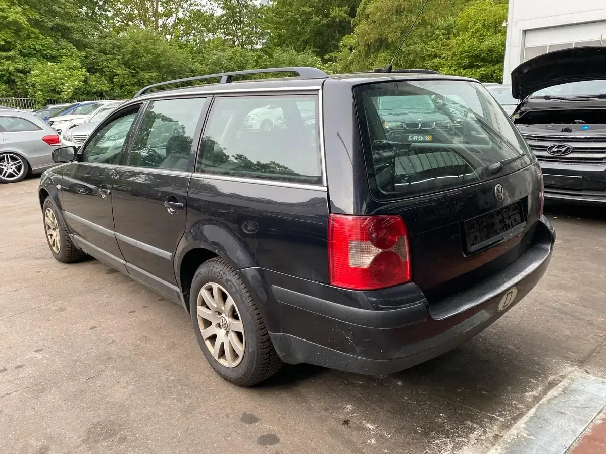 Gebraucht VW Passat 130 PS (95 kW) 2001 Schwarz Kombi