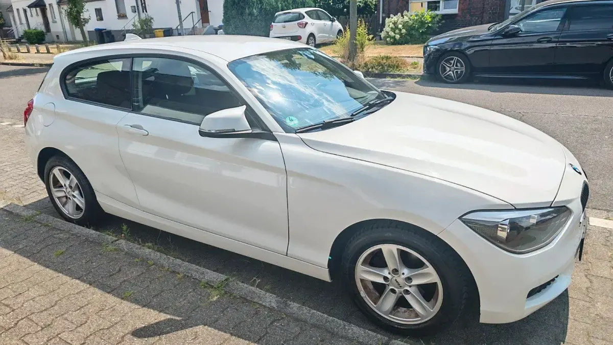 Gebraucht BMW 114 102 PS (75 kW) 2013 Weiß Kleinwagen