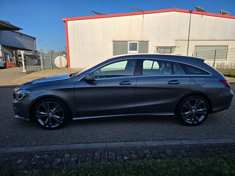 Gebraucht Mercedes CLA200 Shooting Brake AMG line 136 PS (100 kW) 2015 Grau Kombi