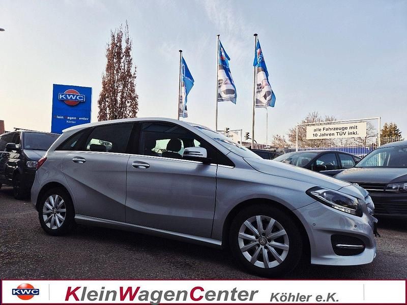 Gebraucht Mercedes B180 Style 122 PS (89 kW) 2015 Silber Van / Kleinbus