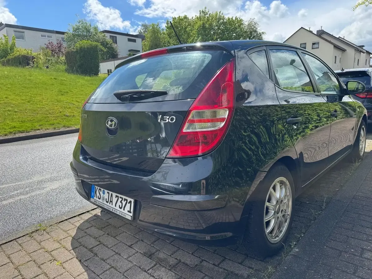 Gebraucht Hyundai i30 109 PS (80 kW) 2009 Schwarz Limousine