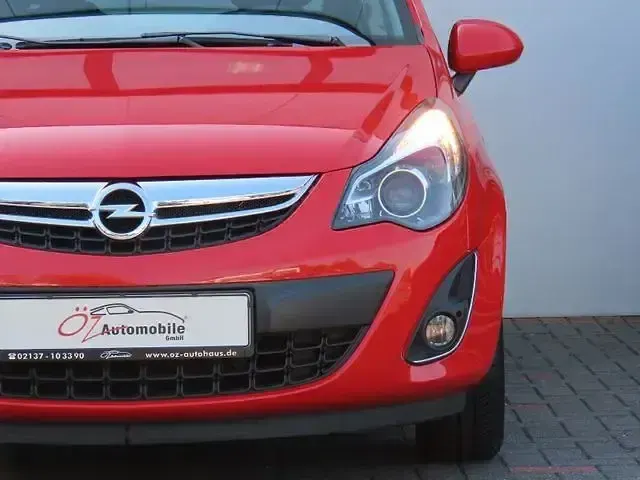 Gebraucht Opel Corsa 86 PS (63 kW) 2011 Rot Kleinwagen