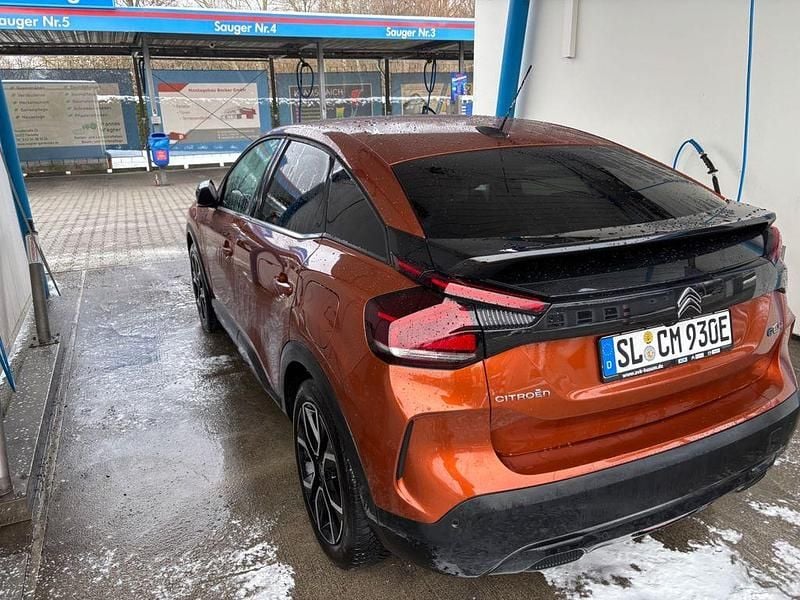 Gebraucht Citroën e-C4 Shine 100 kW (136 PS) 2022 Orange Limousine