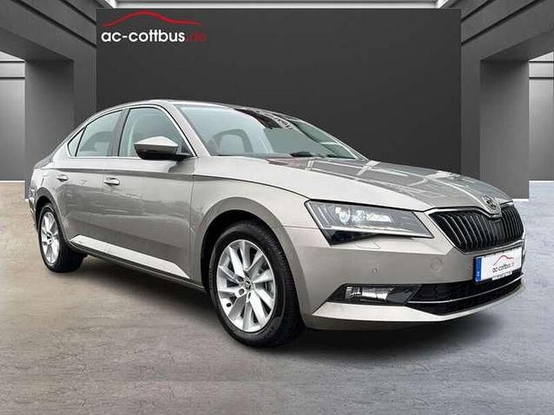 Gebraucht Skoda Superb Style 180 PS (132 kW) 2017 Bezova capuccino/capuccino (metallic) Limousine