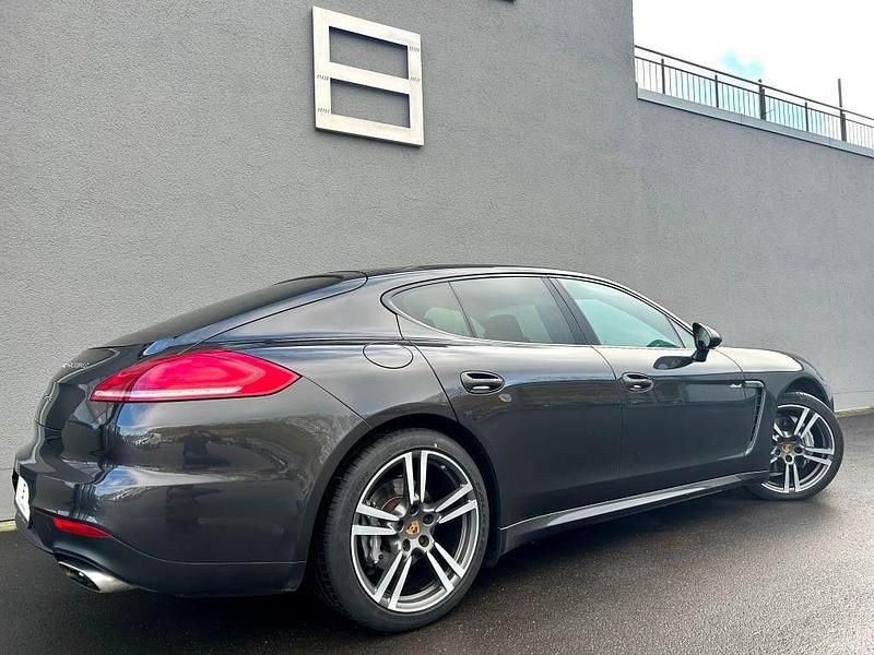 Gebraucht Porsche Panamera 300 PS (220 kW) 2015 Grau Kleinwagen