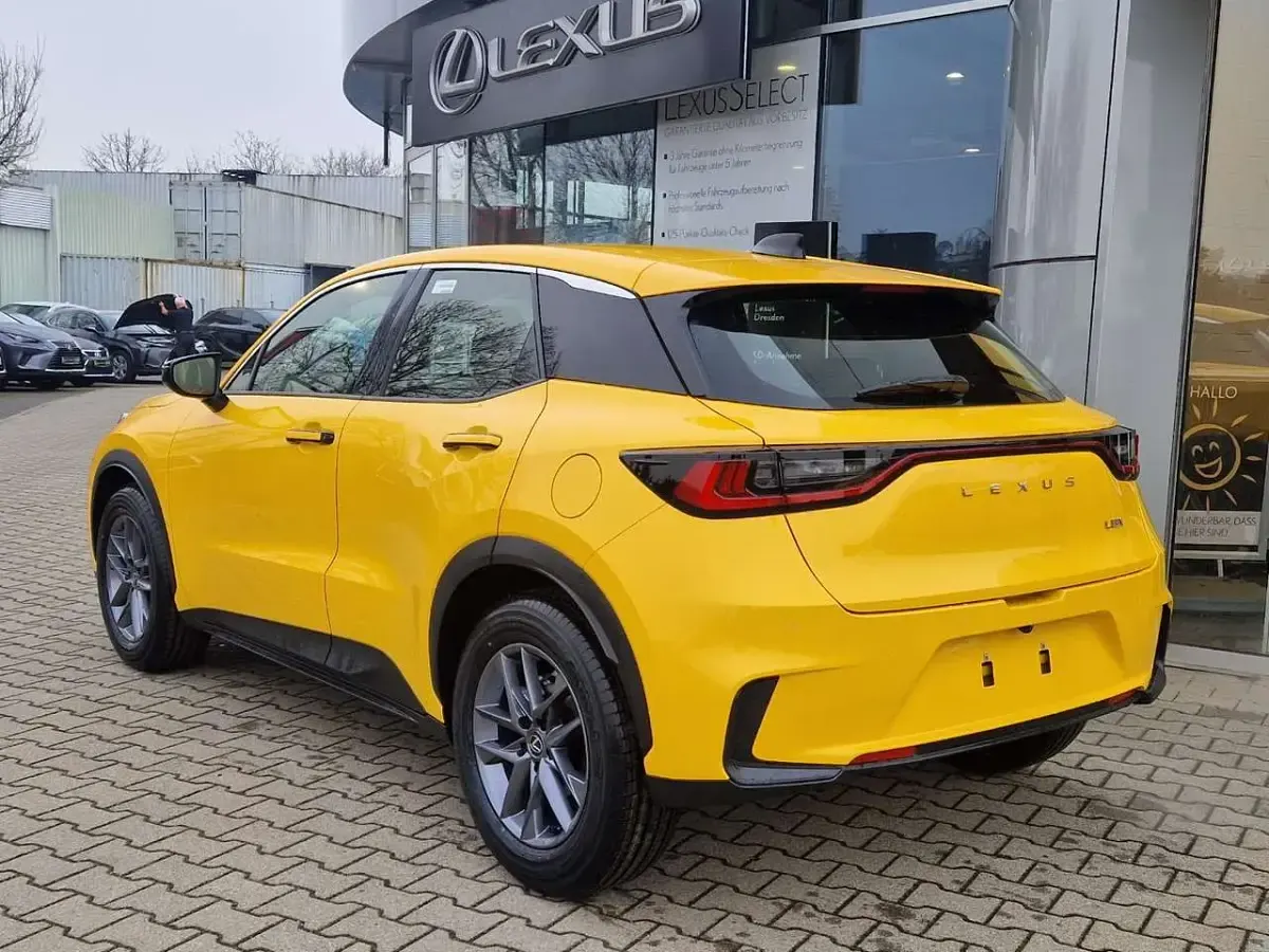 Gebraucht Lexus LBX 136 PS (100 kW) 2026 Sonnengelb SUV