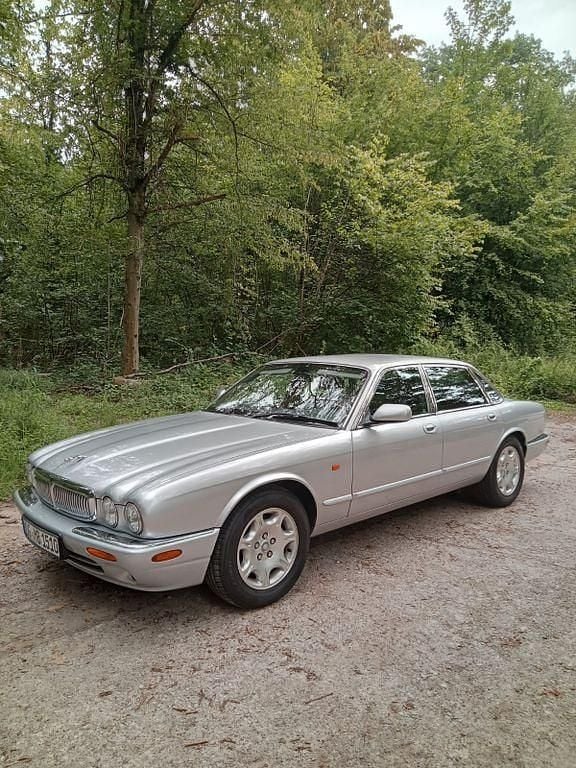 Silber Gebraucht 2001 Jaguar XJ8 Sovereign Limousine | 17.900 € (Fairer Preis) - Bild 1/4