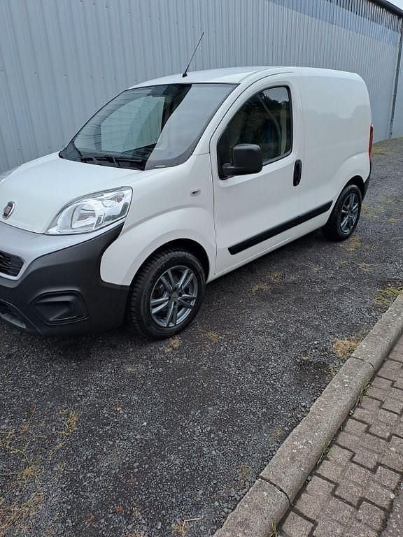 Weiß Gebraucht 2019 Fiat Fiorino Van / Kleinbus | 7.899 € (Fairer Preis) - Bild 1/4