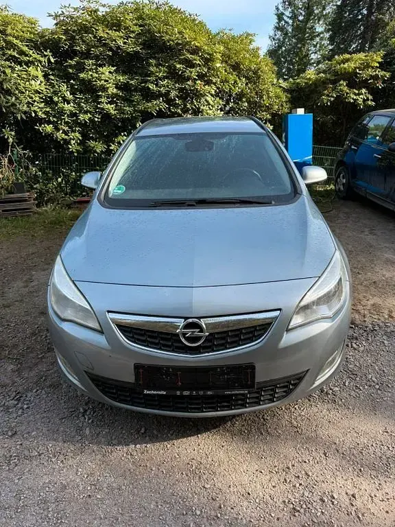 Gebraucht Opel Astra Design Edition 116 PS (85 kW) 2011 Kombi