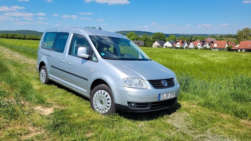 Silber Gebraucht 2009 VW Caddy Maxi Van / Kleinbus | 8.900 € - Bild 1/4