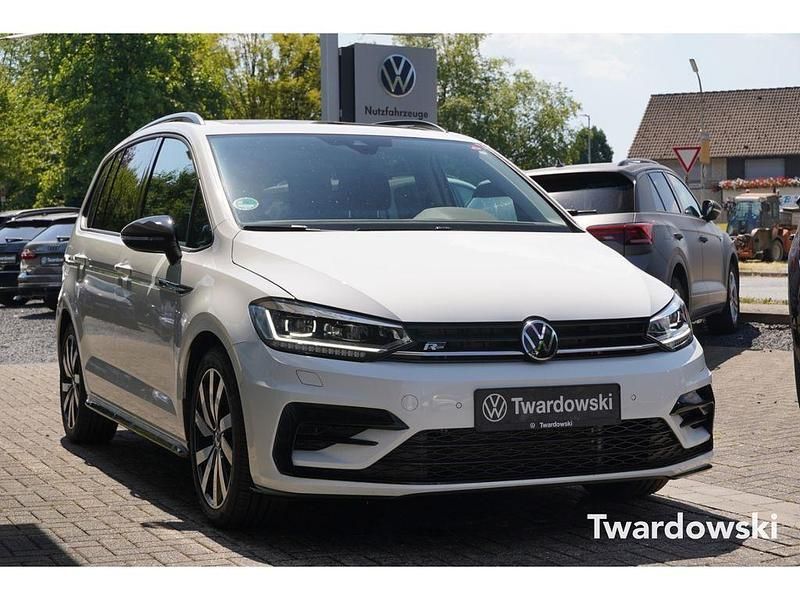 Weiss Gebraucht 2024 VW Touran Highline Van / Kleinbus | 37.790 € (Etwas zu teuer) - Bild 1/4