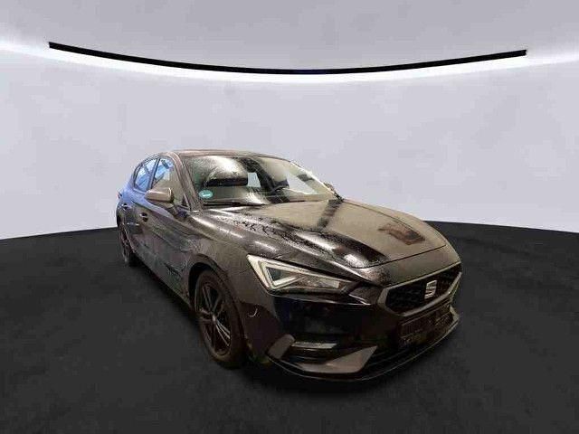 Gebraucht Seat Leon FR 116 PS (85 kW) 2022 Midnight schwarz metallic (metallic) Limousine