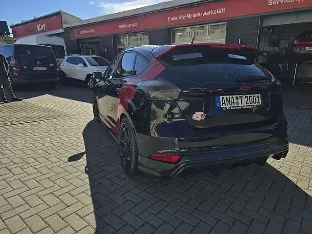 Usata Ford Focus ST 250 CV (183 kW) 2017 Nero Berlina