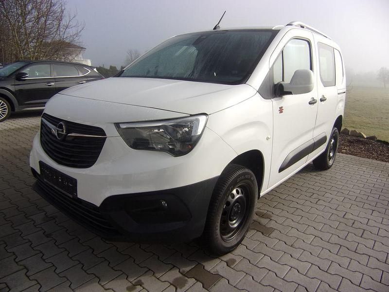 Gebraucht Opel Combo Edition 131 PS (96 kW) 2021 Weiß Van / Kleinbus