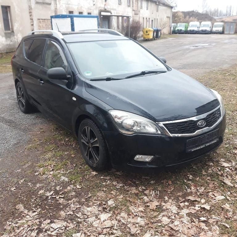 Gebraucht Kia Ceed 90 PS (66 kW) 2011 Schwarz Kleinwagen