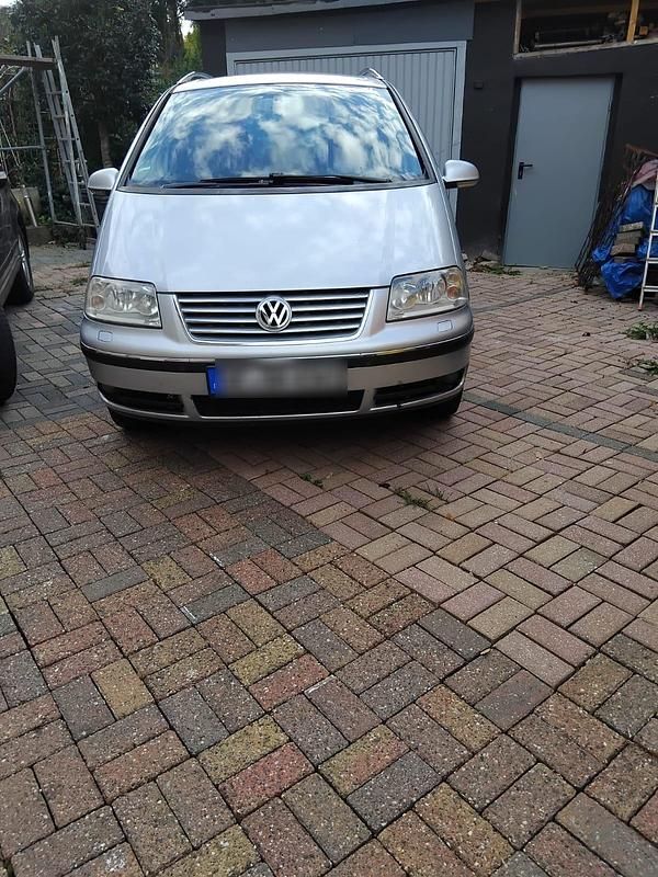 Silber Gebraucht 2004 VW Sharan Van / Kleinbus | 2.400 € (Etwas zu teuer) - Bild 1/4