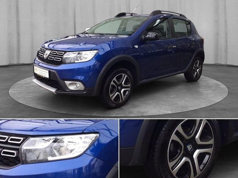 Stahlblau Gebraucht 2020 Dacia Sandero Celebration Kleinwagen | 14.950 € (Teuer) - Bild 1/4