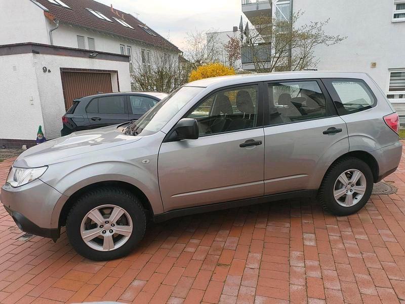 Gebraucht Subaru Forester 147 PS (108 kW) 2010 Silber SUV
