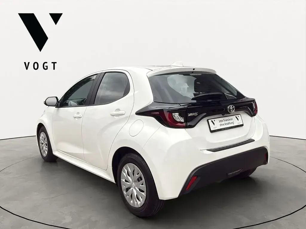 Gebraucht Toyota Yaris 72 PS (52 kW) 2023 Weiß Kleinwagen