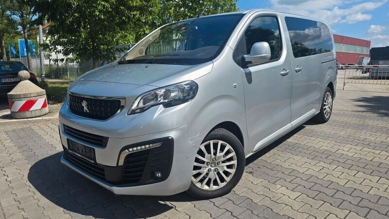 Grau Gebraucht 2019 Peugeot Traveller Active Van / Kleinbus | 12.500 € - Bild 1/4