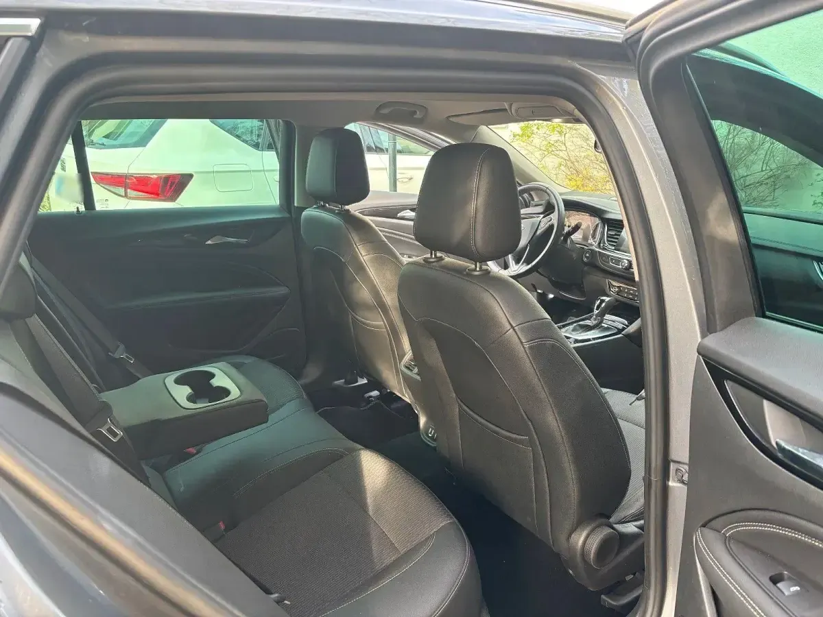 Gebraucht Opel Insignia Business 170 PS (125 kW) 2018 Grau Kombi
