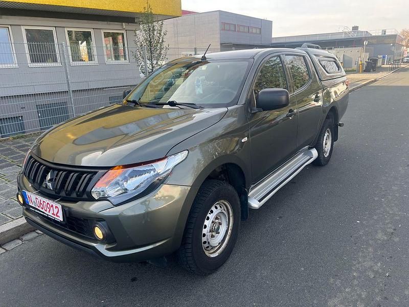 Grün Gebraucht 2017 Mitsubishi L200 Abholung | 14.700 € - Bild 1/4