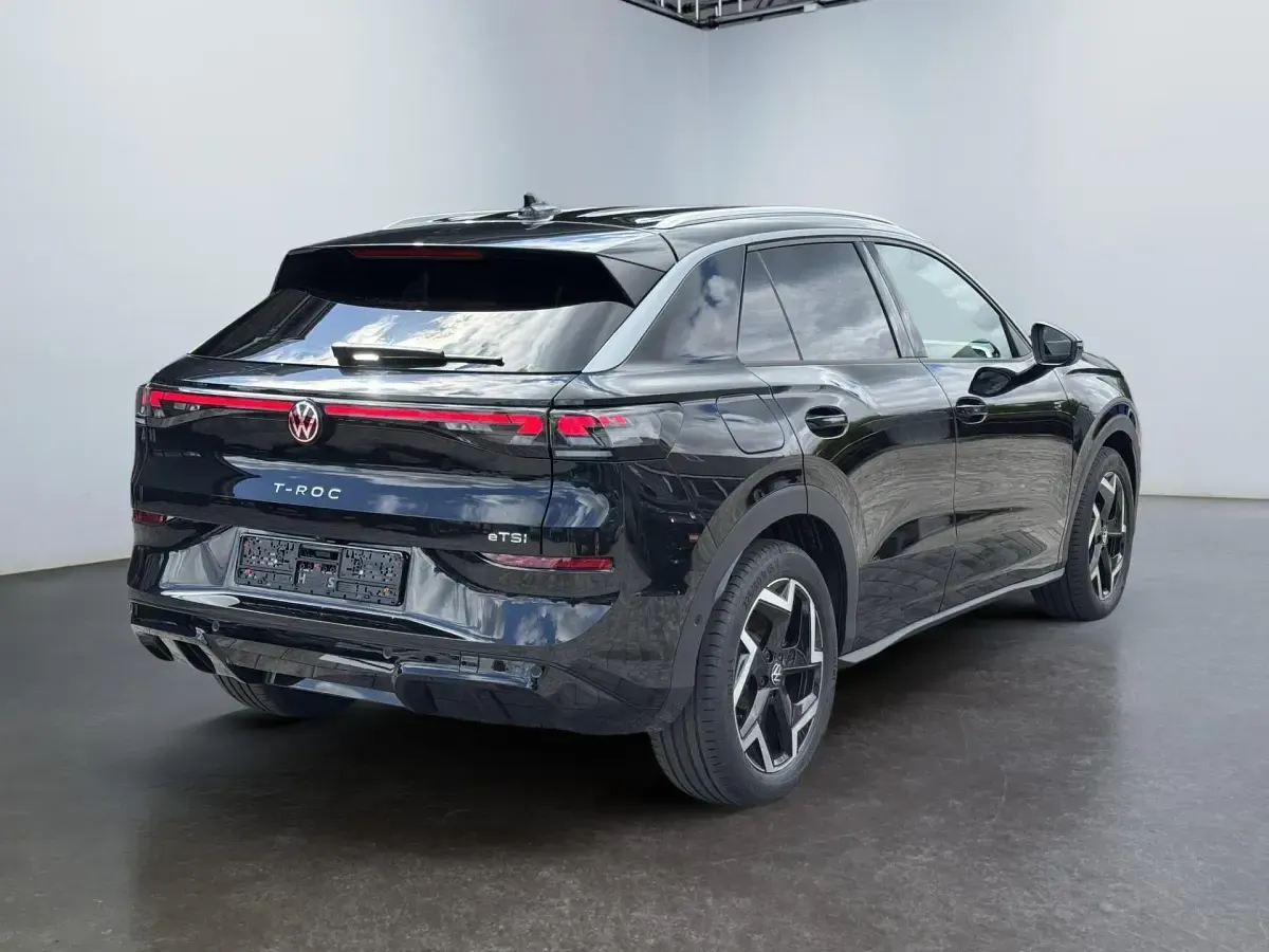 Neu VW T-Roc Pro 150 PS (110 kW) 2026 Grenadillschwarz metallic SUV