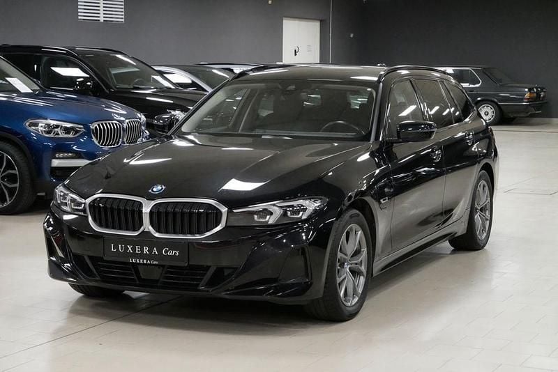 Gebraucht BMW 330e Sport Line 292 PS (214 kW) 2022 Schwarz Kombi