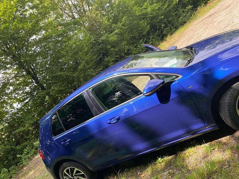 Blau Gebraucht 2018 VW Golf VII Join Limousine | 13.900 € (Fairer Preis) - Bild 1/4