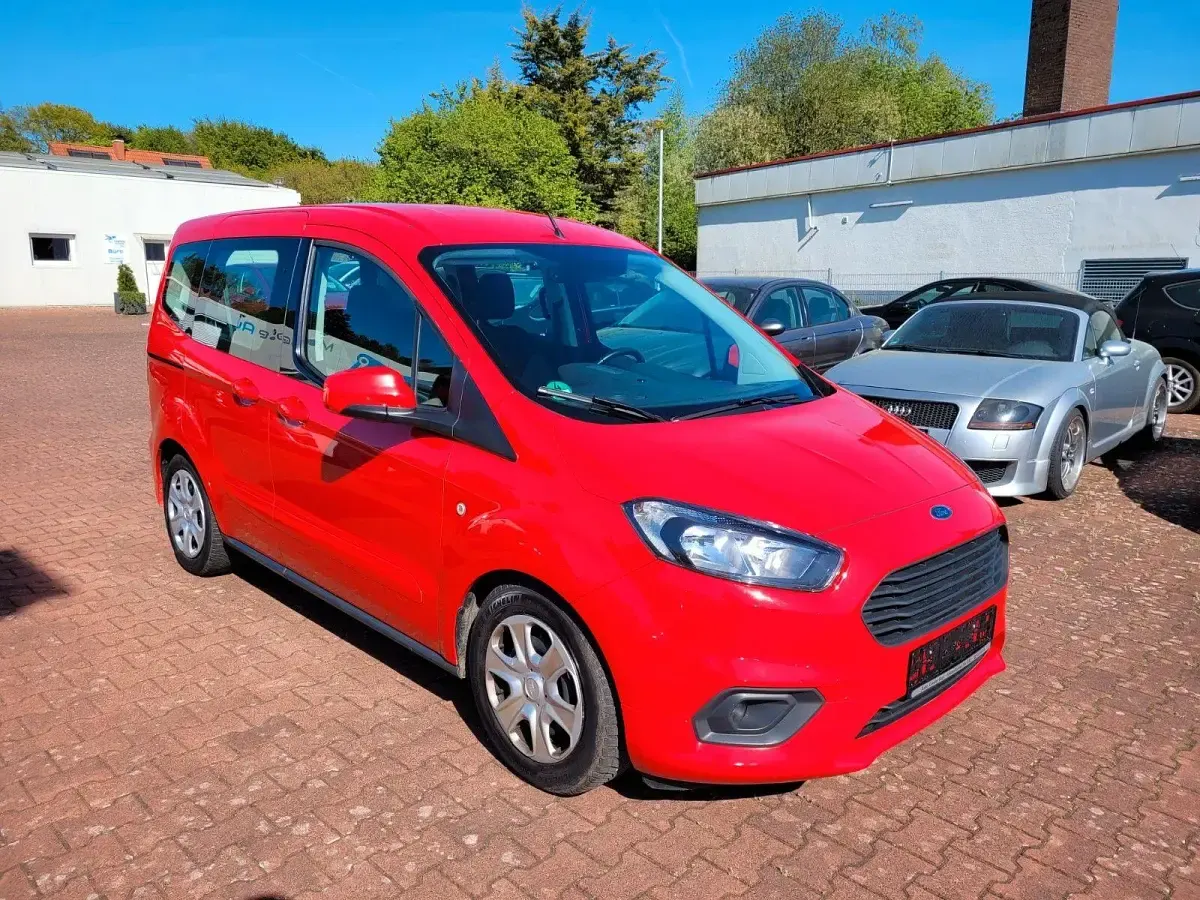 Gebraucht Ford Tourneo Trend 101 PS (74 kW) 2020 Rot Van / Kleinbus