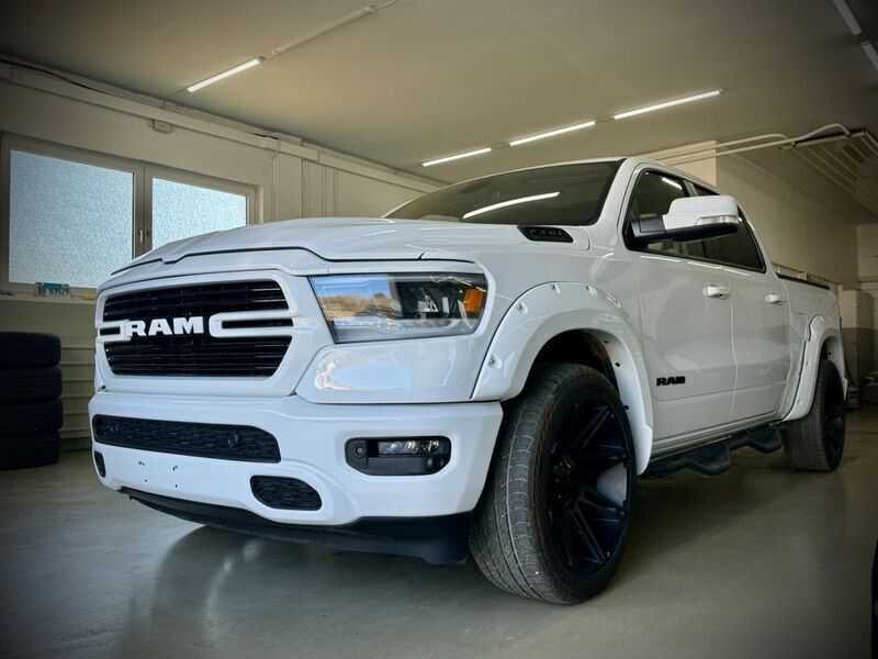 Weiß Gebraucht 2023 Dodge Ram Abholung | 59.991 € (Teuer) - Bild 1/4