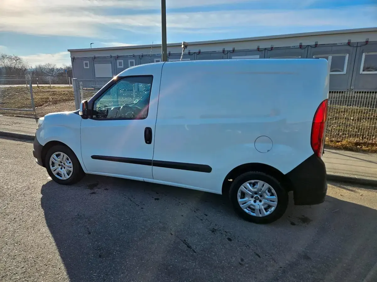 Gebraucht Fiat Doblò 90 PS (66 kW) 2016 Weiß Van / Kleinbus