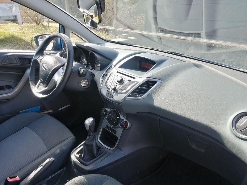 Gebraucht Ford Fiesta Trend 82 PS (60 kW) 2010 Blau Kleinwagen