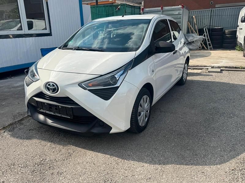 Weiß Gebraucht 2020 Toyota Aygo Kleinwagen | 9.200 € (Guter Preis) - Bild 1/4