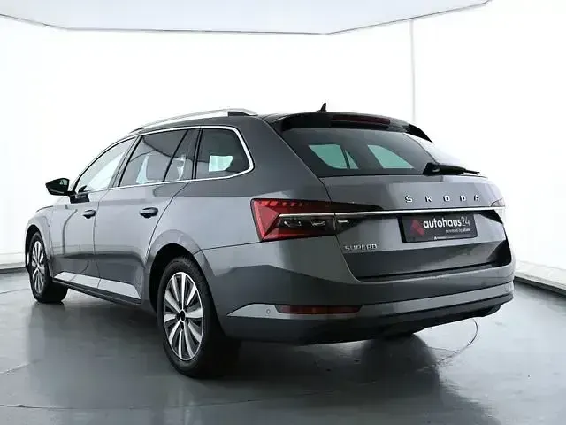Gebraucht Skoda Superb Style 150 PS (110 kW) 2022 Grau Kombi