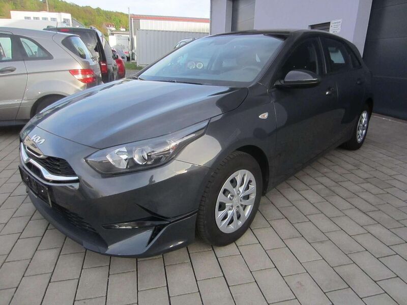 Grau Gebraucht 2023 Kia Ceed Vision Limousine | 14.250 € (Guter Preis) - Bild 1/4