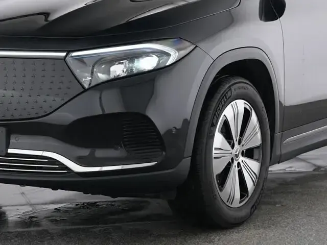 Gebraucht Mercedes EQA250 139 kW (190 PS) 2025 Metalliclack kosmosschwarz SUV