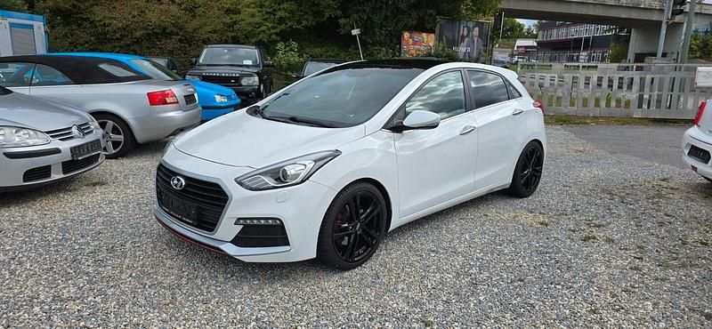 Weiß Gebraucht 2016 Hyundai i30 Turbo Coupé | 10.700 € (Fairer Preis) - Bild 1/4