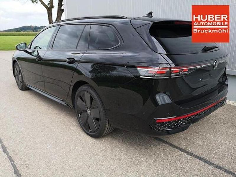 Neu VW Passat R-line 220 PS (161 kW) 2025 Grenadilschwarz metallic Kombi