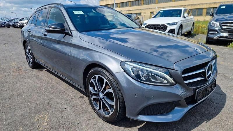 Grau Gebraucht 2016 Mercedes C300 Avantgarde Limousine | 19.499 € (Superpreis) - Bild 1/4