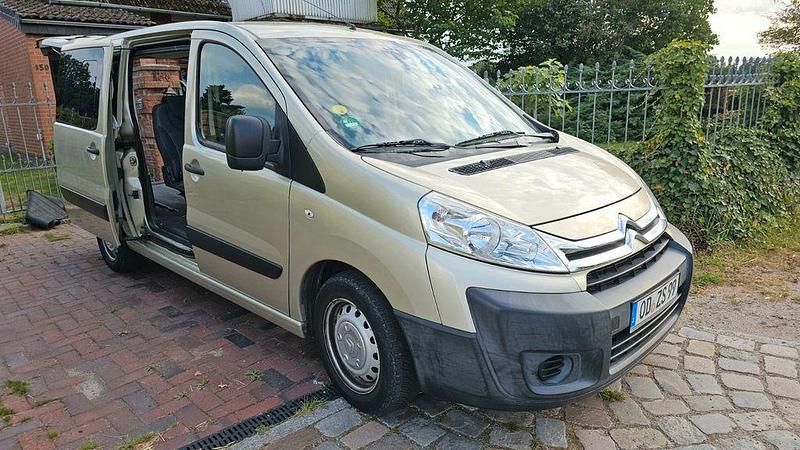 Grün Gebraucht 2012 Citroën Jumpy Van / Kleinbus | 10.995 € - Bild 1/4