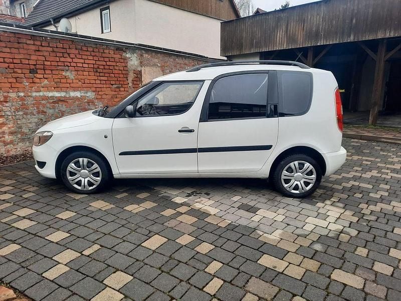 Gebraucht Skoda Roomster 69 PS (50 kW) 2011 Weiß Van / Kleinbus