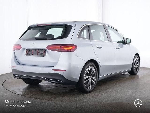Hightechsilber Gebraucht 2024 Mercedes B180 Progressive Van / Kleinbus | 30.690 € (Guter Preis) - Bild 1/4