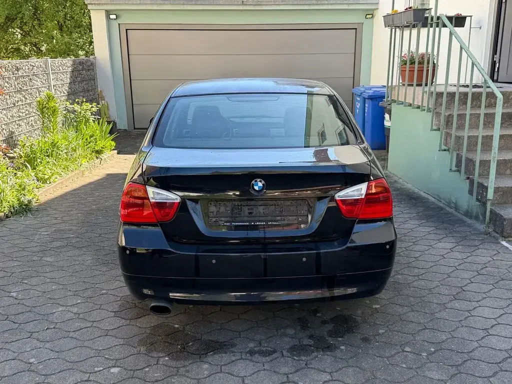 Gebraucht BMW 318 143 PS (105 kW) 2007 Schwarz Limousine