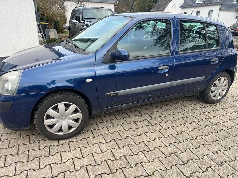 Blau Gebraucht 2004 Renault Clio II Dynamique Limousine | 1.000 € (Fairer Preis) - Bild 1/4