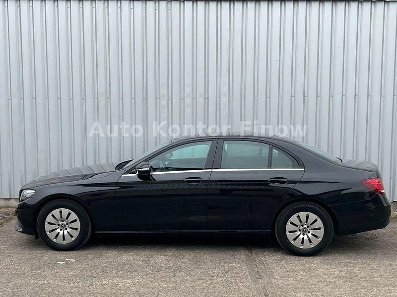 Gebraucht Mercedes E220 194 PS (142 kW) 2020 Obsidianschwarz  metalliclack Limousine