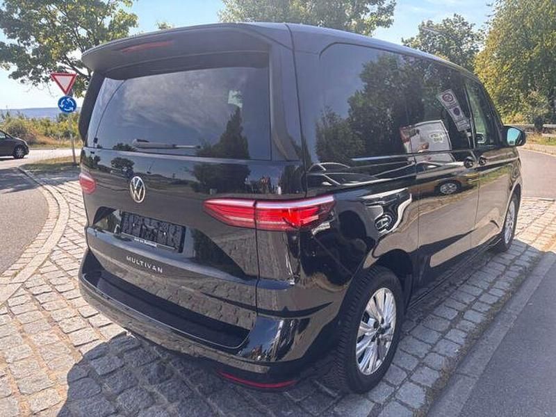 Gebraucht VW Multivan Life 150 PS (110 kW) 2024 Schwarz Van