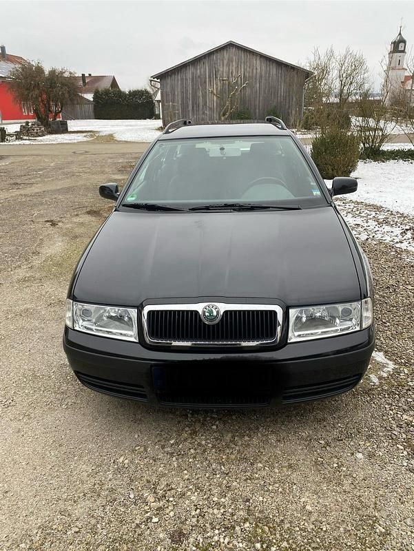 Schwarz Gebraucht 2008 Skoda Octavia Kombi | 1.800 € (Fairer Preis) - Bild 1/4